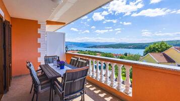 تناول الطعام بالخارج