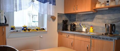 Fridge, microwave, oven, coffee/tea maker
