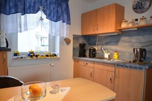 Fridge, microwave, oven, coffee/tea maker