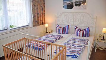 2 Schlafzimmer, Reisekinderbett, WLAN, Bettwäsche