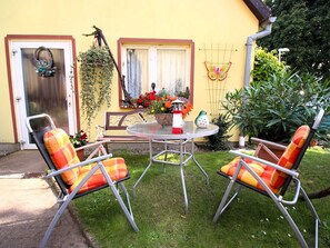 Outdoor dining - Apartment, Tilzow, Fam Schmidt - Apartment (Bergen auf Rügen)