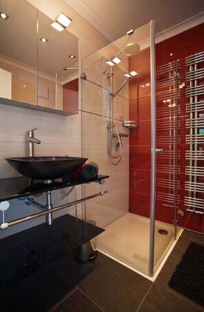 Hårføner og håndklær