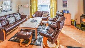 TV, fireplace, DVD player