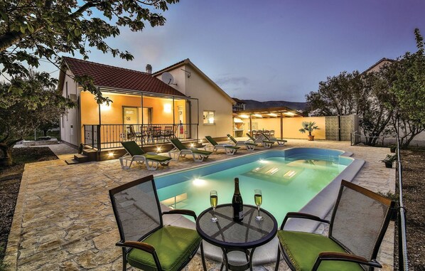Pool - Amazing home in Kastel Stafilic (Kastel Stafilic)