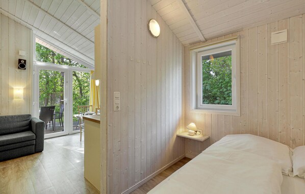 1 bedroom, travel crib, free WiFi