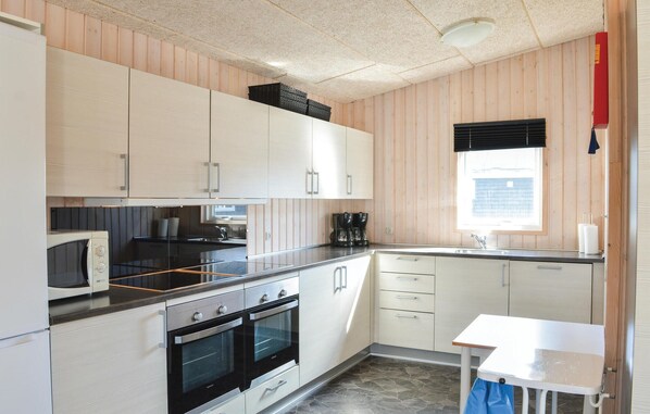 Fridge, stovetop, coffee/tea maker
