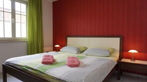 1 bedroom, travel cot, WiFi, bed sheets