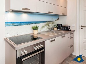 Fridge, oven, dishwasher, coffee/tea maker