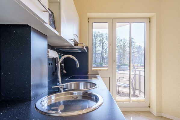 Fridge, microwave, dishwasher, highchair - Enjoy the sea ...... - 2-room apartment, 45m², ground floor, south / west balcony (Scharbeutz)