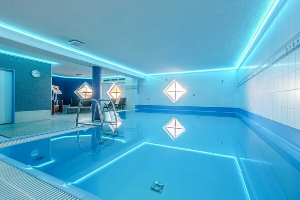 Indoor pool, a heated pool - Enjoy the sea ...... - 2-room apartment, 45m², ground floor, south / west balcony (Scharbeutz)