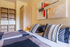 2 室のベッドルーム、旅行用ベビーベッド、WiFi、ベッドシーツ