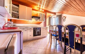 KĂŒhlschrank, Herdplatte, GeschirrspĂŒler