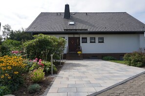 Unclassified image, 2 of 21, button