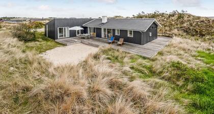 Lovely home in Hvide Sande with WiFi