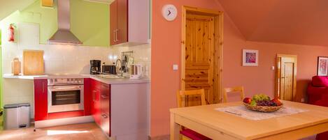 Fridge, microwave, oven, coffee/tea maker