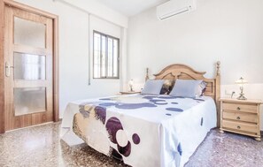 4 bedrooms, travel crib, free WiFi