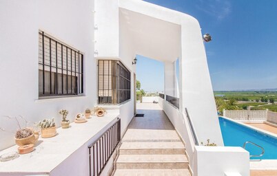 Nice home in Alberique with private swimming pool, can be inside or outside