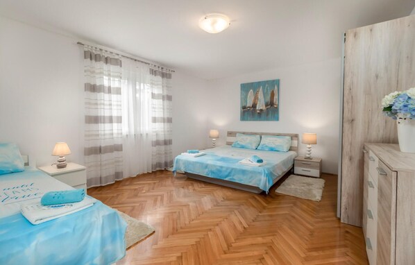 3 bedrooms, in-room safe, travel crib, free WiFi
