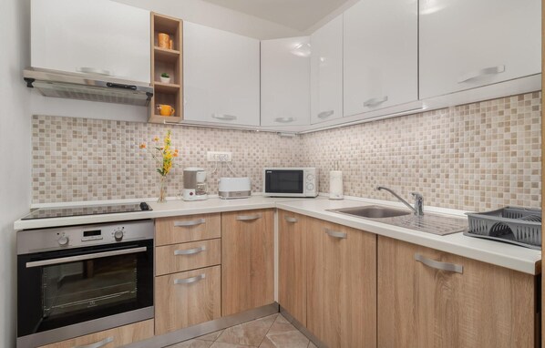 Réfrigérateur, plaque de cuisson, lave-vaisselle, cafetiÚre/bouilloire