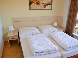 2 Schlafzimmer, Reisekinderbett, WLAN