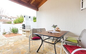 Outdoor dining - 1 bedroom luxurious home in Barbariga (Barbariga)