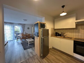 Unclassified image, 5 of 25, button