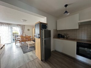 Unclassified image, 4 of 25, button