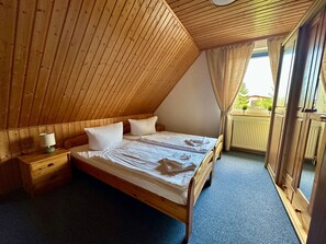 5 Schlafzimmer, Schreibtisch, Reisekinderbett, WLAN