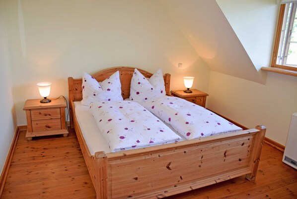 2 Schlafzimmer, Reisekinderbett, WLAN, Bettwäsche