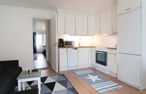 Frigorifero, piano cottura, lavastoviglie, macchina per tè/caffè