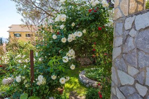 Property grounds - Holiday apartment mit Terrasse und Meerblick (Crikvenica)