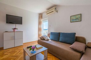 TV - Holiday apartment mit Terrasse und Meerblick (Crikvenica)