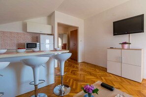 Frigorifero, microonde, piano cottura, macchina per tè/caffè