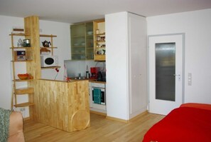 1 غرفة نوم ومكتب ومكواة/لوح كي