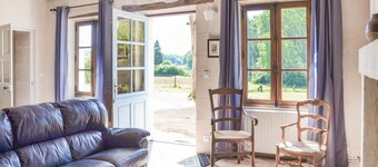 Amazing home in Cravant les Côteaux