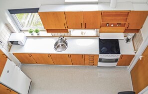 Køleskab, kogeplade, kaffe-/temaskine