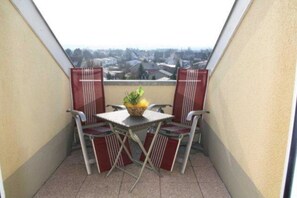 Unclassified image, 2 of 7, button