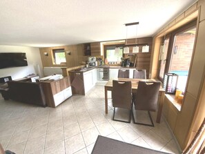 Kühlschrank, Mikrowelle, Geschirrspüler