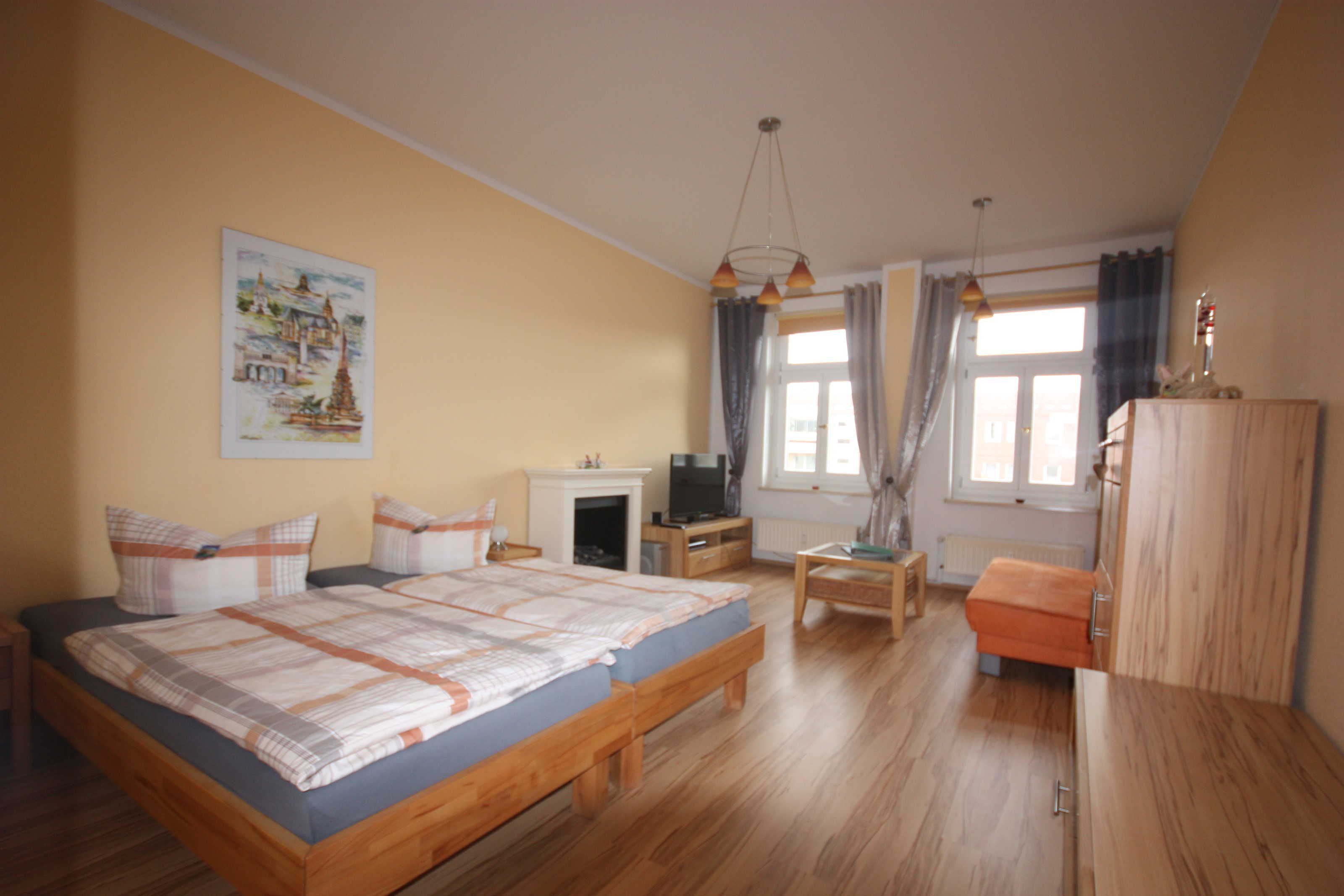 1 soverom, skrivebord, reiseseng for barn og wi-fi