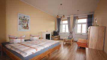 1 soverom, skrivebord, reiseseng for barn og wi-fi