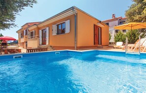 Outdoor pool - Cozy home in Pula with WiFi (Pula)