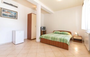 4 quartos, Wi-Fi de cortesia, roupa de cama