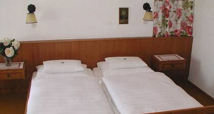 petite chambre double avec balcon N ° 11 - Hotel Garni Stabauer