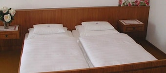 kleine tweepersoonskamer met balkon Nr. 11 - Hotel Garni Stabauer