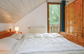 4 bedrooms, bed sheets