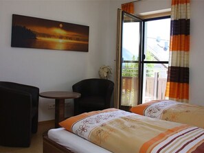 1 bedroom, desk, bed sheets - Apartment Schober - Apartments Schnöll (Mondsee)