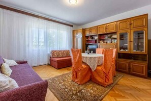 TV - Holiday apartment with terrace, air conditioning and sea view (Crikvenica)