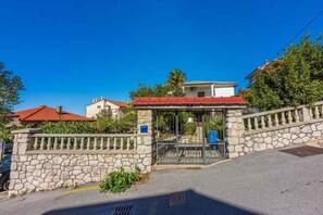 Exterior - Holiday apartment with terrace, air conditioning and sea view (Crikvenica)