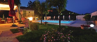 Gorgeous home in Podaspilje with WiFi