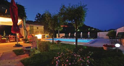 Gorgeous home in Podaspilje with WiFi